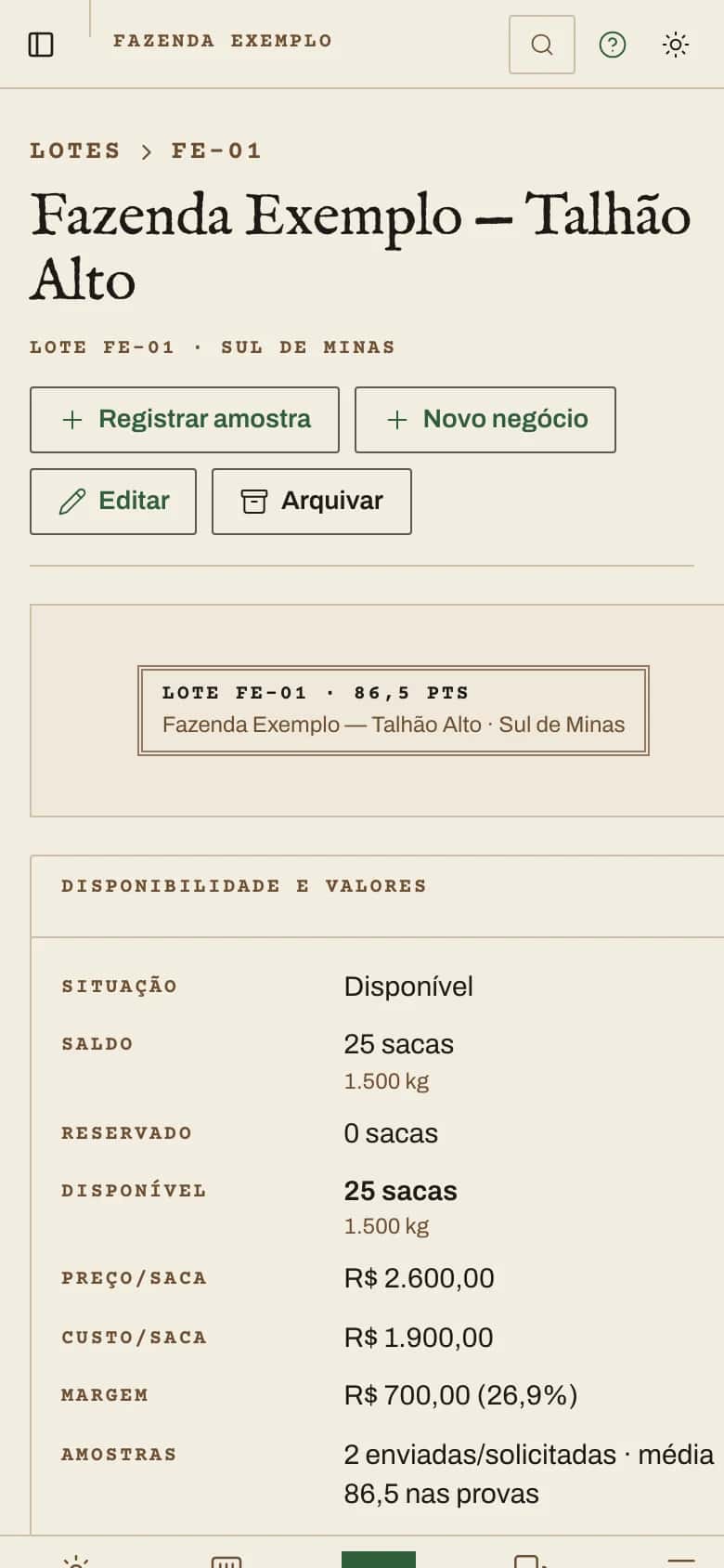 Ficha do lote FE-01 da Fazenda Exemplo na TBA Origem, com o botão Registrar amostra e o saldo em sacas. Dados fictícios.